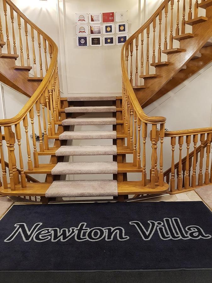 Newton Villa Brampton Buitenkant foto